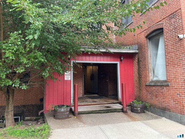 Photo - 464 Pratt St Ext Unit 105N