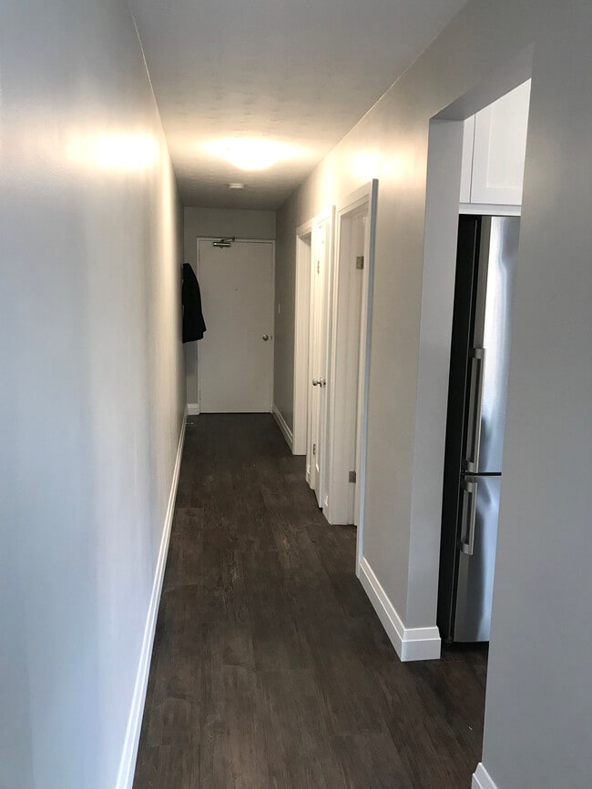 Photo - 273 Lakeshore Rd E Unit 1
