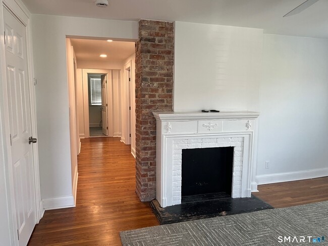 Photo - 446 Old Stratfield Rd