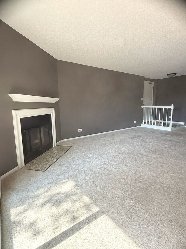 Photo - 5S565 Paxton Dr Unidad H