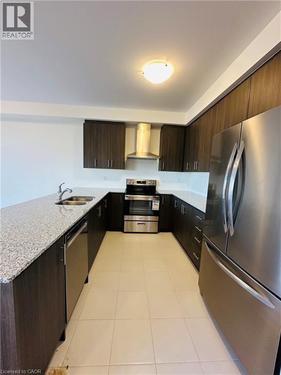 Photo - 884 Douro St