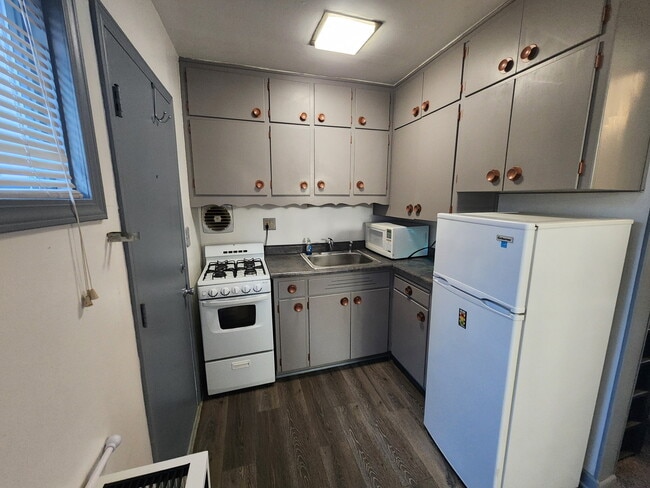Building Photo - North & Keith Unit 414
