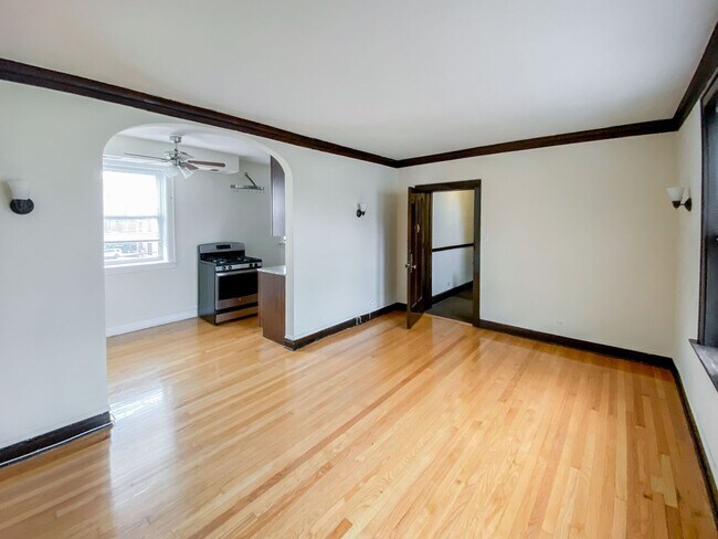 Photo - 3620 N Marshfield Ave