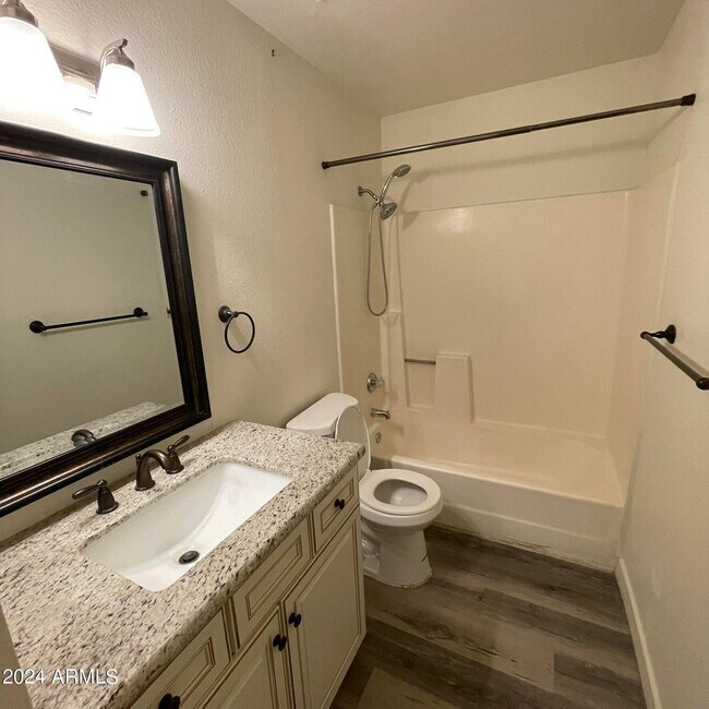 Photo - 6641 W Ocotillo Rd Unidad #202