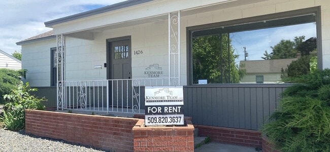 Building Photo - 2 Bed/1 Bath Updated Duplex in Central Richland