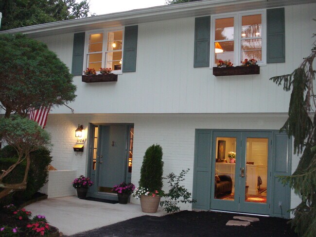 entrada privada - 1104 Roberta Ct Unidad 101