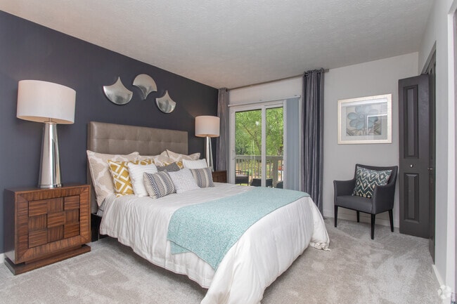 2BR, 2BA -1000SF