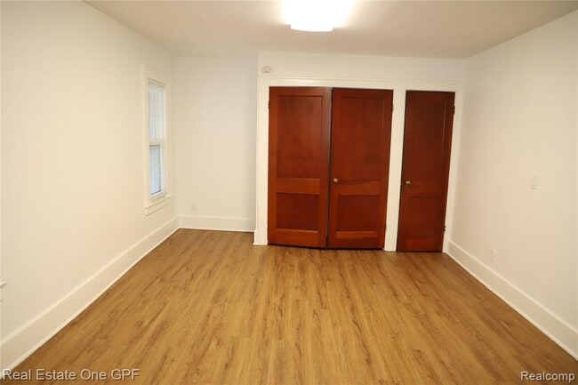 Photo - 271 W Maple Rd Unit 4