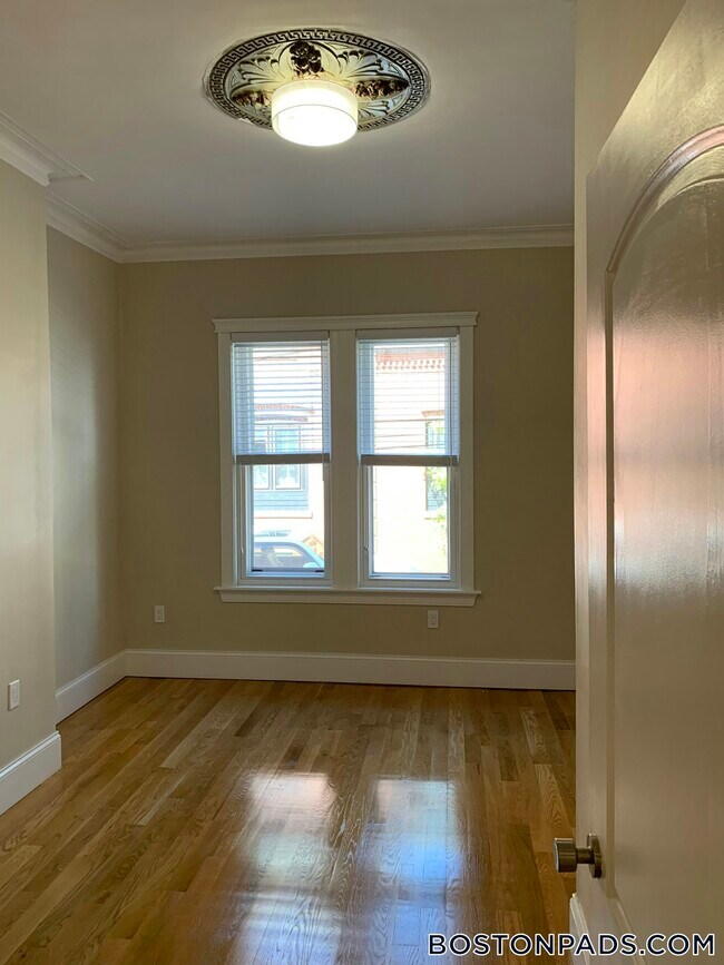 26 Pembroke St Unit 1