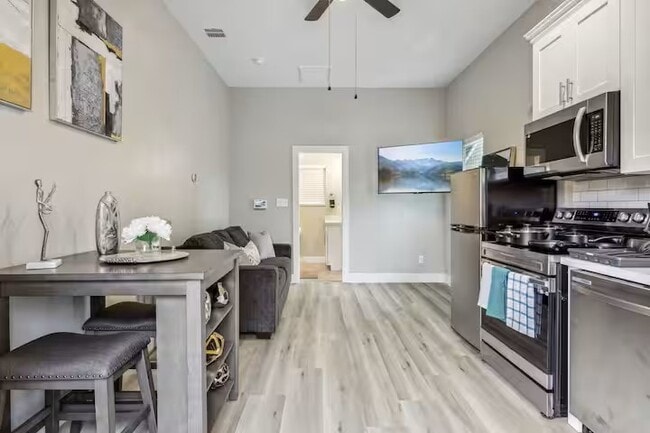 Photo - 2502 Sam Wilson St