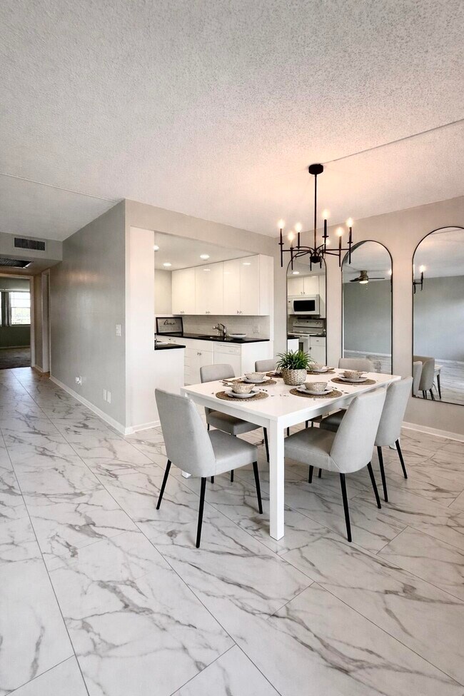 Photo - 3085 Cornwall E