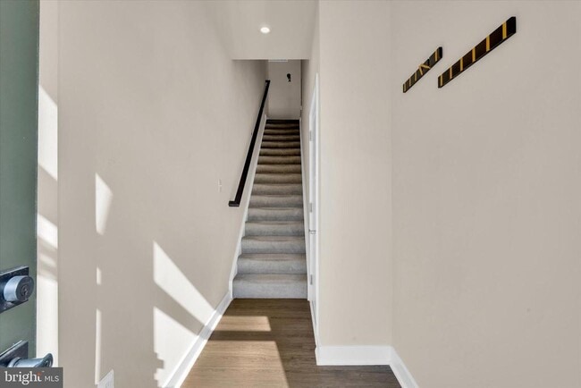 Photo - 7511 Bharat Wy