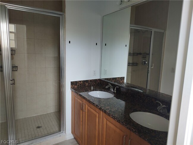 Photo - 8521 Oakshade Cir Unit 421