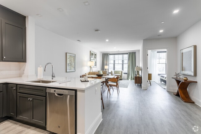 1BR, 1BA - 790SF