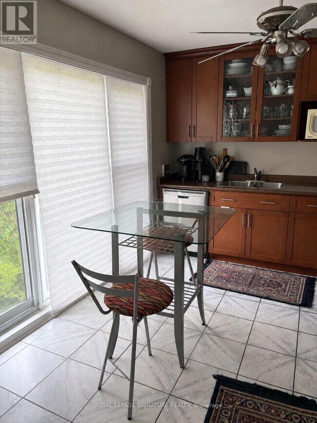 Photo - 137 Madoc Dr