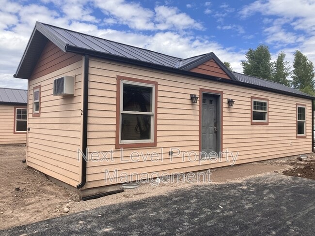 Building Photo - 111 E Cottonwood Dr