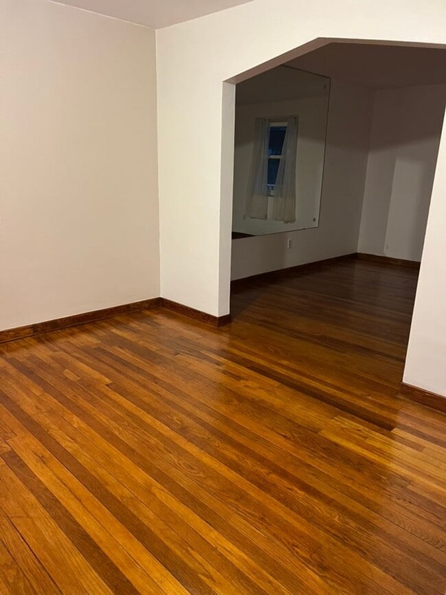 Photo - Updated 2 bedroom cutie in Brentwood!