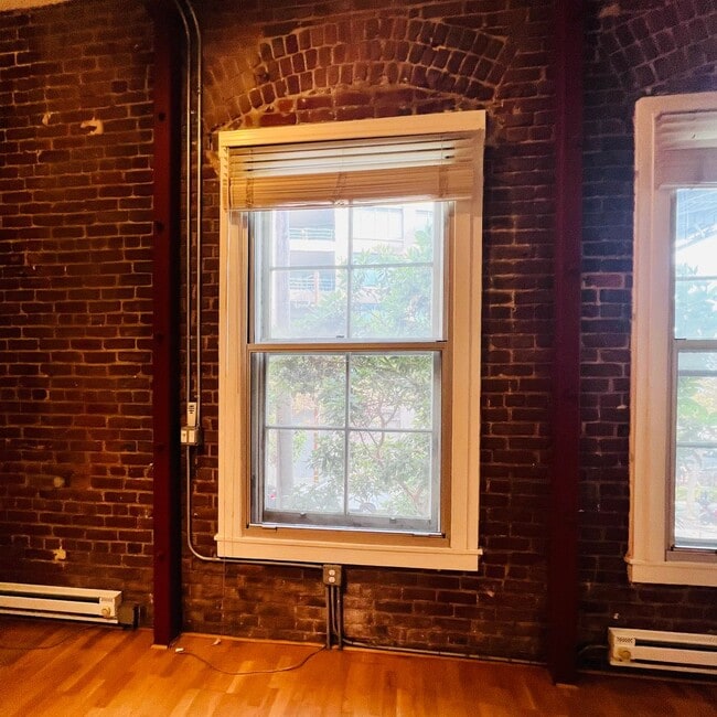 Photo - Chic Industrial Living: 2 Bed, 2 Bath Harb... Unidad 220