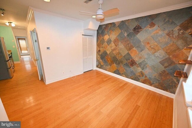 Photo - 550 Hobart Pl NW