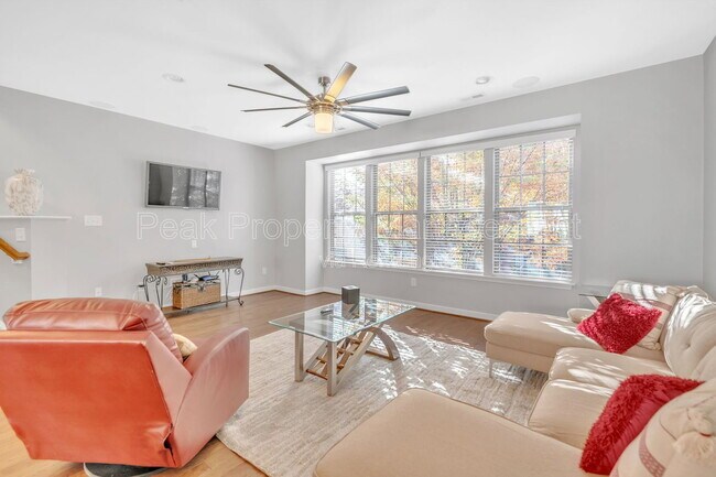 Photo - 4951 Old Main St