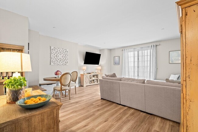 Photo - 100 Shearwater Ct E