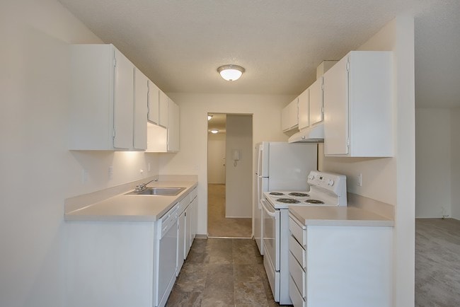 Photo - Lar Lin Manor Apartments