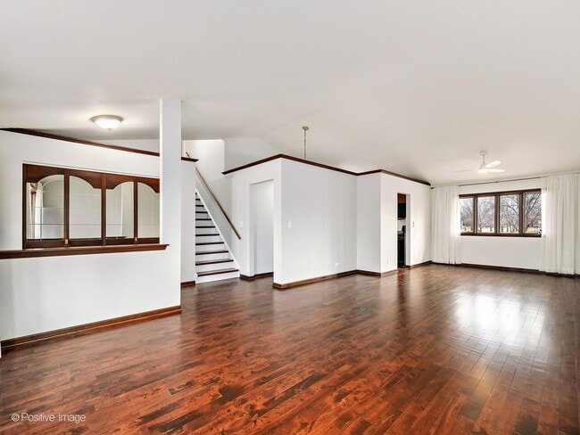 Photo - 887 Braintree Ln