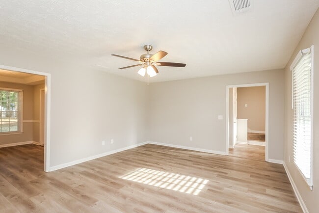 Photo - 483 Rhett Dr