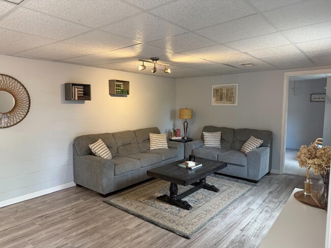 Photo - 633 Sandusky Dr