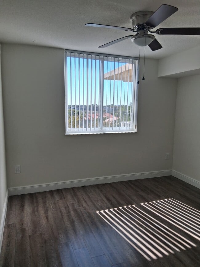 Photo - 18255 NW 68th Ave Unidad 627