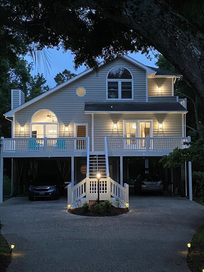 Building Photo - Beautiful remodeled home in Emerald Isle