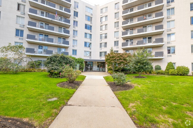 Photo - Westbury Terrace Condominiums