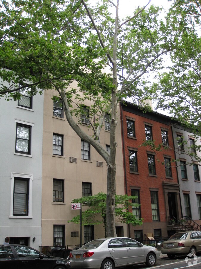 Photo - 170 Clinton St