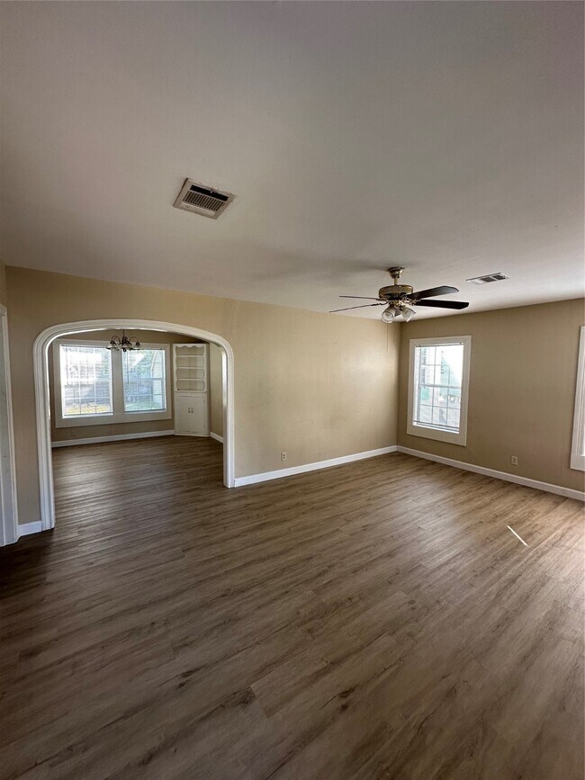 Photo - 6908 Moss Rose St