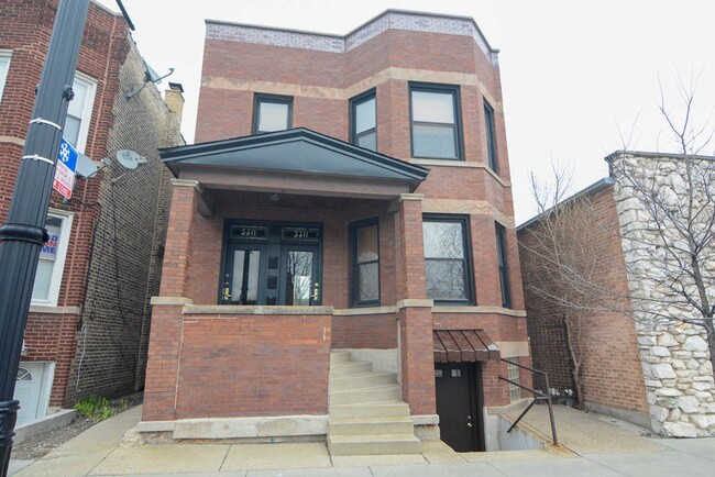 Building Photo - 3511 N Western Ave Unit 2