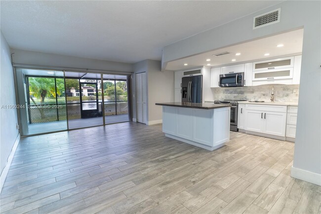 Photo - 14271 Kendale Lakes Cir