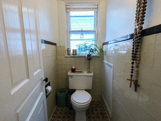 Water Closet - 2314 Ashland Ave