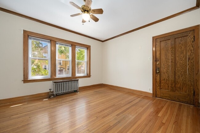 5434 W Wellington Ave Unit 1E