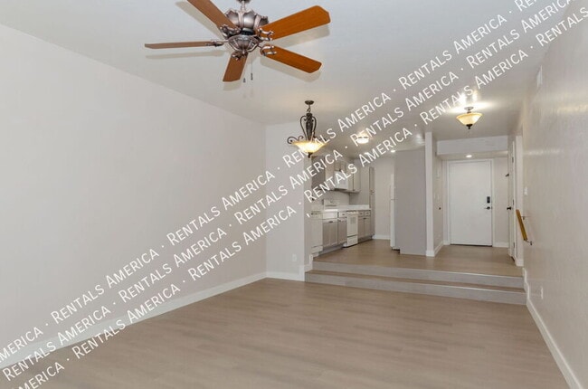 5675 N Camino Esplendora