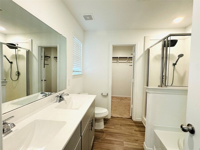 Photo - 1040 Greenshank Dr