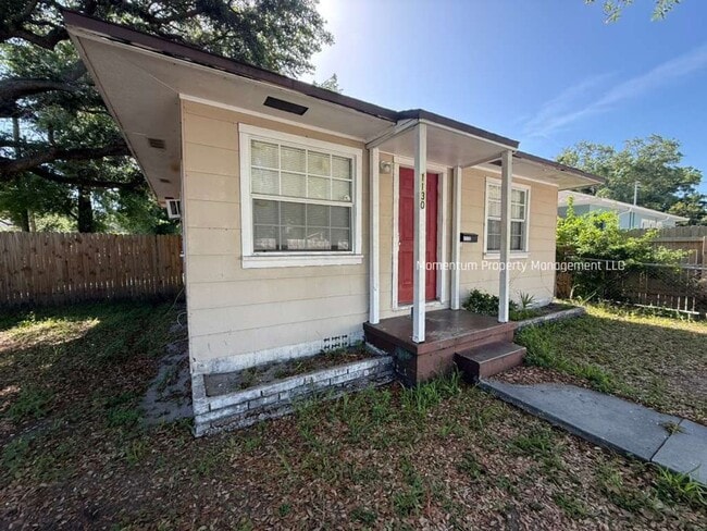 Building Photo - Cozy 1 Bedroom Single Family Home in St. Pete!
