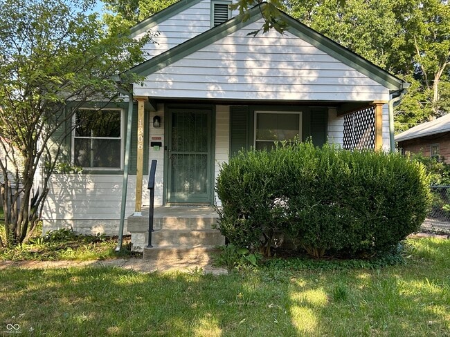 Building Photo - 1306 N Bosart Ave