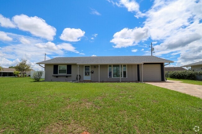 Building Photo - Charming Sun City Center Retreat: 2BR/1BA ... Rental