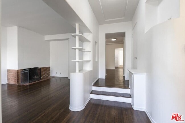 Building Photo - 3043 Hollycrest Dr Unit 3045 Hollycrest Rental