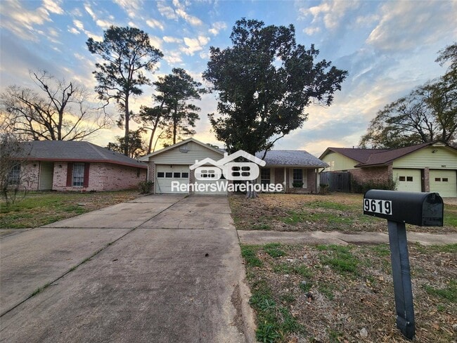 Photo - 9619 Guest St