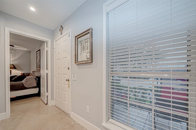 Photo - 1860 White Oak Dr Unit 375