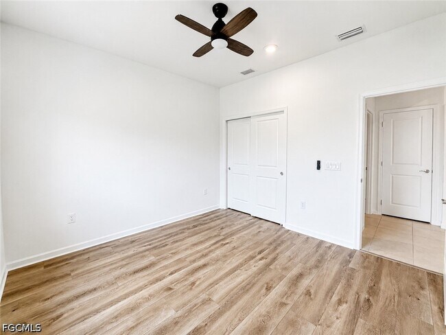 Photo - 42723 Valley Brooks St