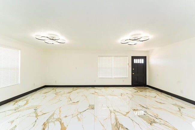 Photo - 4209 Redbud Ave