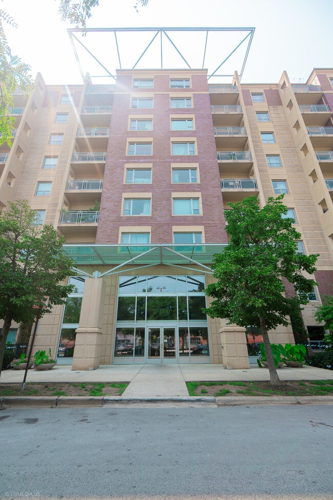 Building Photo - 100 N Hermitage Ave Unit 716 Rental