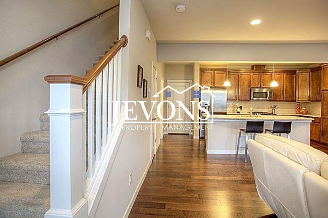 Photo - 1399 NE Hickory Ln